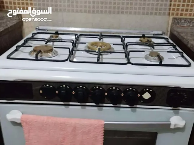 غاز و فرن بحالة جيدة جدا للبيع بسعر مناسب .
