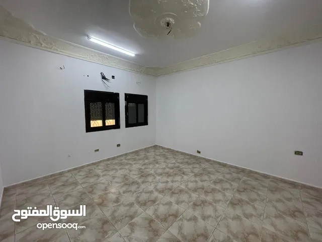 شقة للايجار في الرياض حي السليمانيه غرفتين صاله حمام مطبخ راكب مكيفات راكبة
