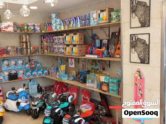 شروة العاب مراكات و تحف منزلية أوروبية جديد وأرفف خشبية وكاونترات وكاش شاشة لمس