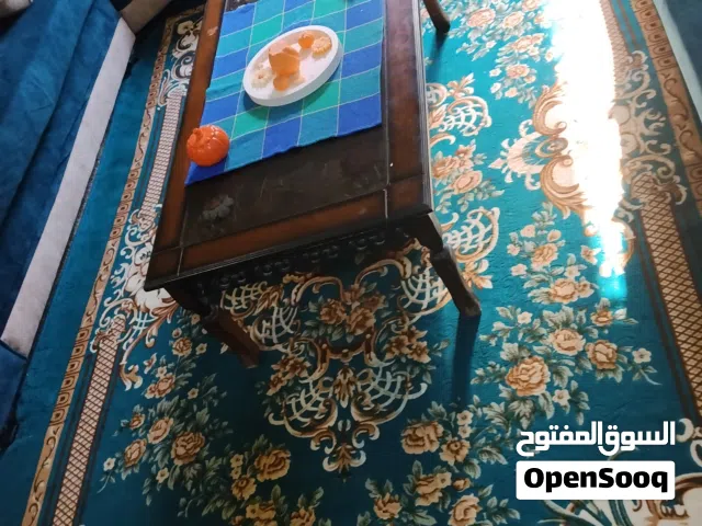 سجادة وطاولة بحالة جيدة!