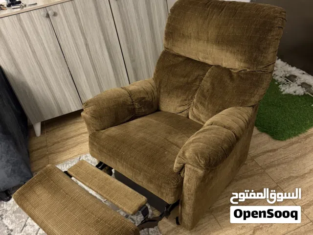 كنبار ريكلاينر زكزاك من تحت وهزاز شبه جديده
