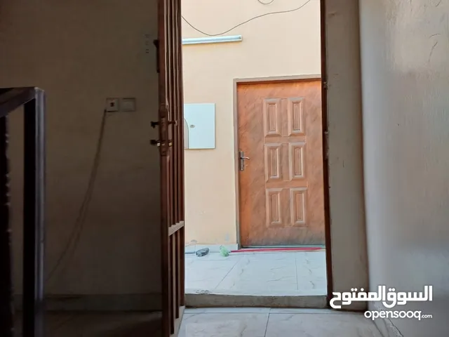 الرياض حي النهضة غرفتين  وصاله  ومطبخ  ودورتين  16الف سنوي  شامل الكهرباء والمويه