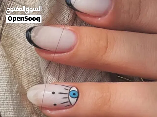 Im professional nail artist looking for job
