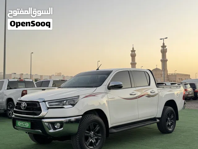 2025 تويوتا هيلوكس SR5
