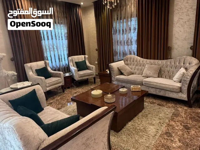 سفرة وتوابعها وكنب وطربيزات وبرادي اشي فاخر للبيع