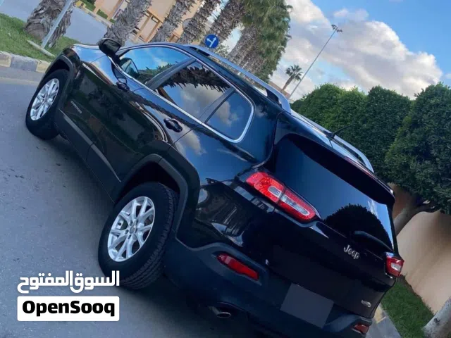 2015 جيب شيروكى Standard