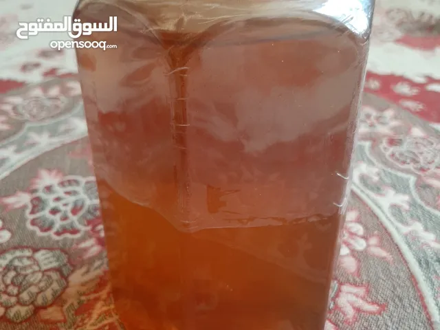 عسل نقي من أربعين نبتة