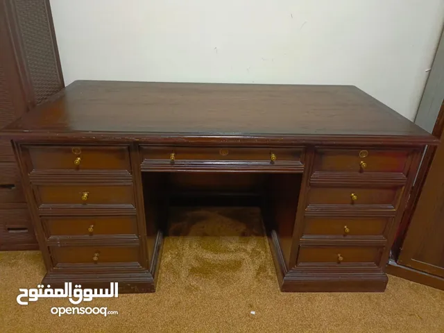 طاولات ومكتب للبيع