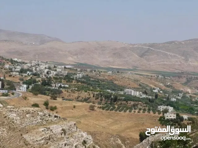 ارض في الباذان على الشارع