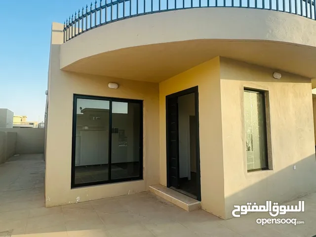 بيت للايجار بمساحة  250 م في سلافا سيتي