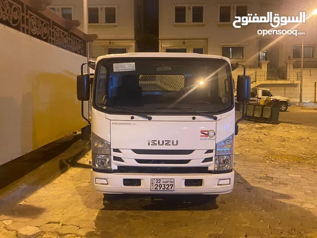 Flatbed Isuzu 2019 in Al Ahmadi