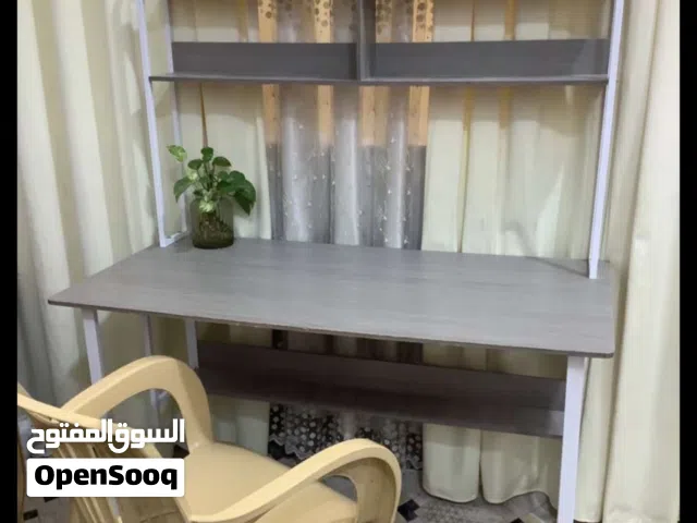 مكتب خشب  كبس  مناسب للدراسه و الالعاب الوصف مهم .................................