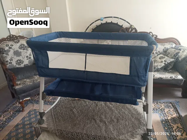 سرير اطفال حتى عمر سنه الى سنتين مع هزاز