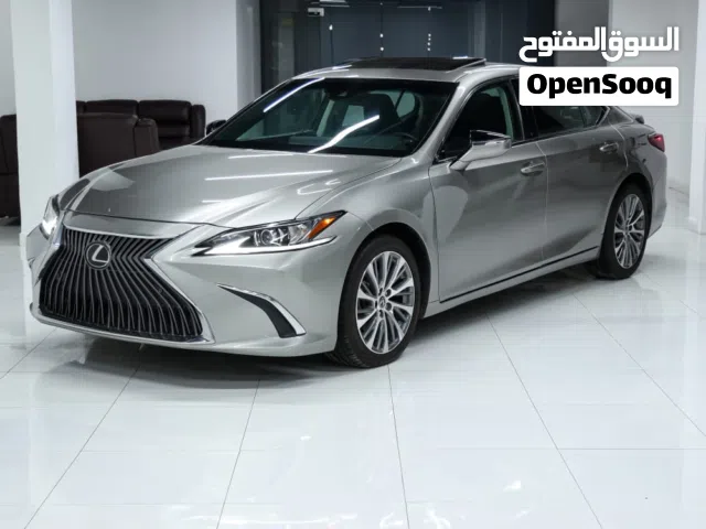 Lexus ES350.2020