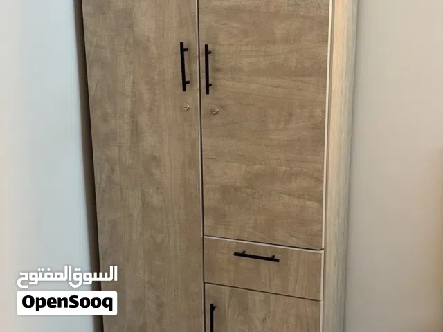 للبيع دولاب بطقم كامل