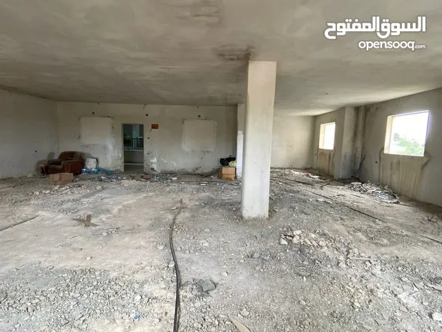 شقه عضم للبيع في ارقى المناطق في الخليل