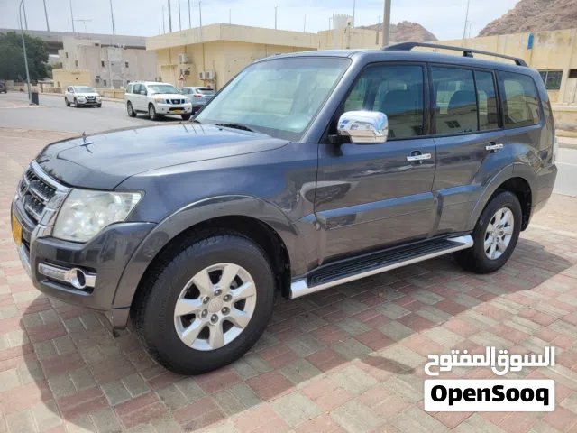 2017 ميتسوبيشي باجيرو GLS MID