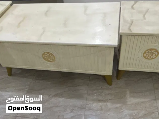 طقمين وسط مكون من ثلاث قطع لون بني ولون بيج للبيع
