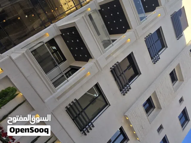 شقة العمر صارت واقع معنا  شقة طابق ثالث مع بلكونة مطله معفاة من الرسوم من المالك مباشره