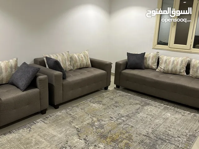 طقم كنب بحالة ممتازة