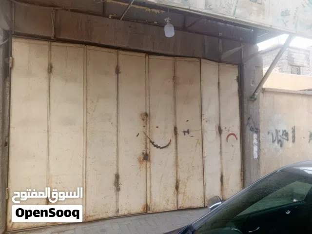 بيع  باب محل اسواق 8 قطع باب قياس 5 متر دفتري وباب جام حجم 4 ونص تعزيلة محل