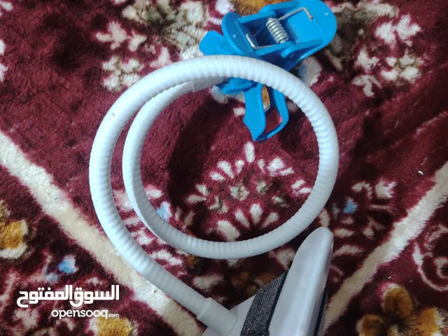 ستاند موبايل يثبت بالطاوله او في السرير وتتحكم باتجاهه مستعمل نظيف 100%