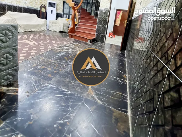 دار سكنية وتجارية للايجار في الاربع شوارع على شارع رئيسي