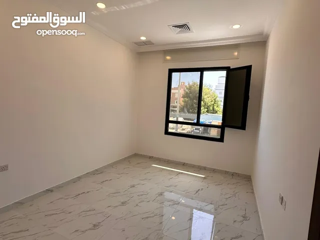للإيحار في أبو فطيرة شقة أرضية مع مدخل خاص تشطيب جديد أول ساكن
