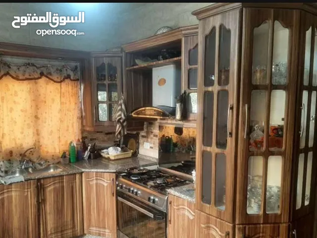 منزل مستقل 3 طوابق للبيع مستغل للاستثمار ومقسم 4 شقق