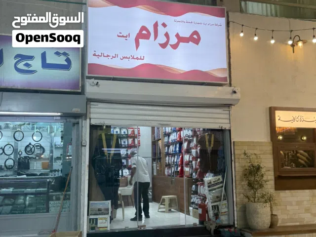 للبيع ( خلو ) محل في منطقة حيوية في الجهراء المساحه العرض 3 والطول 6