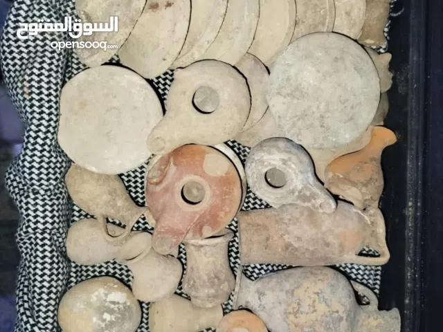 اواني زجاجيه وفخارية أثريه