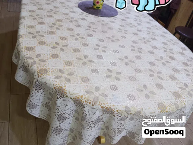 طاوله سفره ماليزي بحاله ممتازه بدون كراسي
