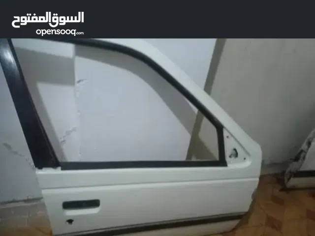 بابين عربيه بيجو للبيع 405 حاله جيده فيهم مكنة الزجاج كهربها