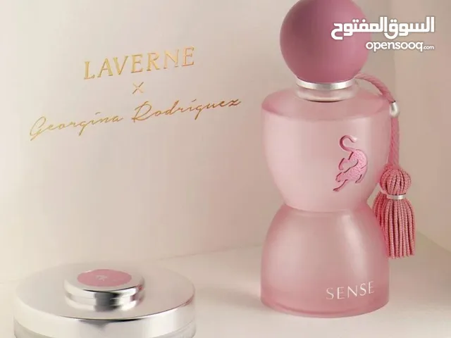 بكج جورجينا الفخم LAVERNE SENSE لمسة فخامة بأنوثة ناعمة المحتويات عطر وكريم ترطيب وعبوة حقيبة وردية