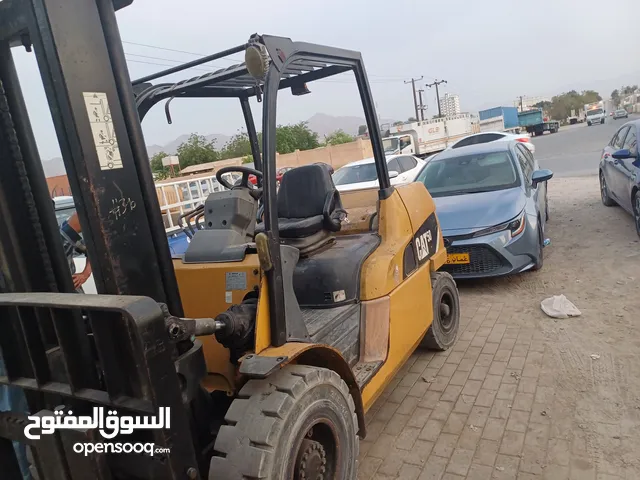 5 Ton forklift for sale 2011