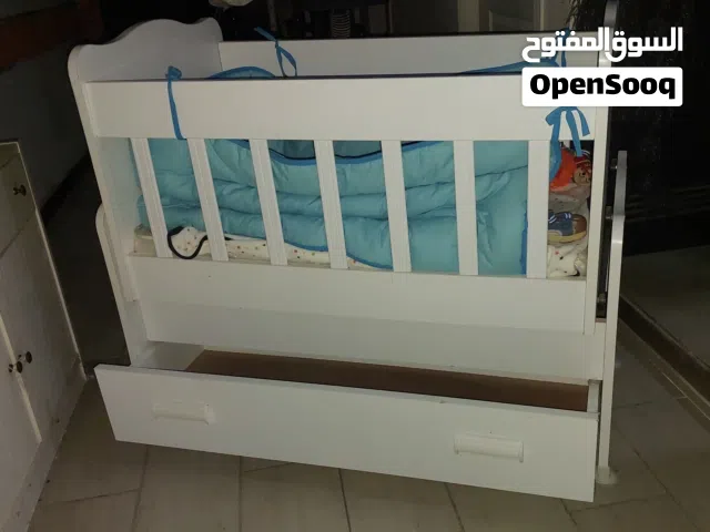 سرير اطفال مستعمل مرة وحدة و بعدها ماعاد يبي يرقد فيه