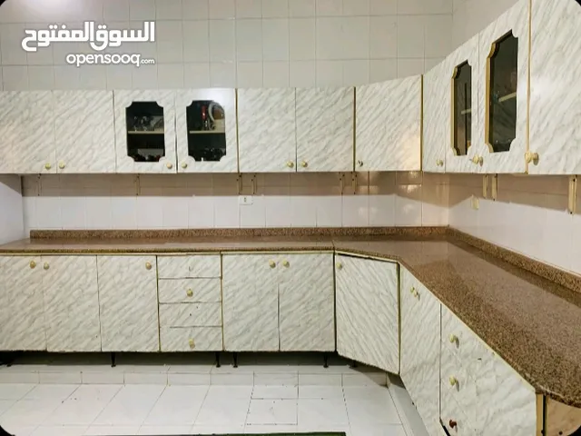 دولاب مطبخ حجم مناسب
