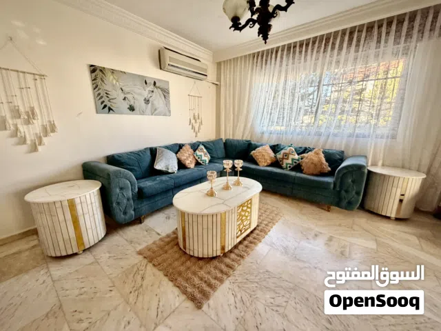 طقم كورنر مع طاولات وسط وجانبيتين