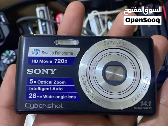 كاميرا ديجيتال صغيرة قديمة