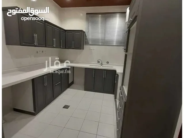 -شقه للايجار الموقع الرياض حي المهديه - 3 غرف نوم - حمامين - صالة  - دور الثاني - مطبخ راكب - مكيفات