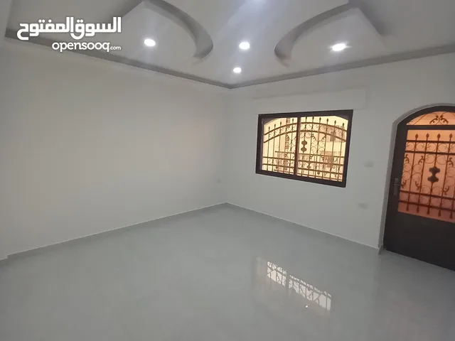 شقة طابق ثاني مع مصعد للبيع