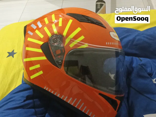 خوذة دراجة نارية جديدة بجودة عالية مع معايير السلامة