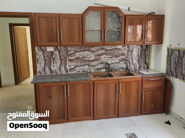 شقة مجدده للايجار ...حي رمزي