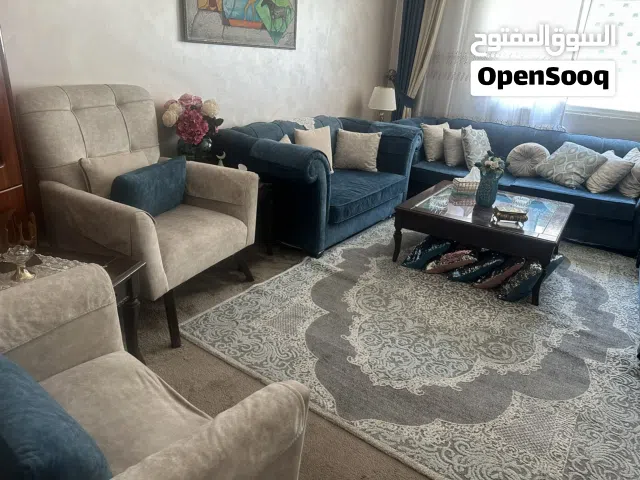 طقم كنب بحالة جيدة جدا