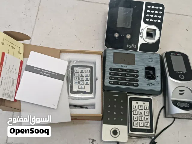 بصمات دخول و خروج الموظفين و Access door بحالة ممتازة البيع للمجموعة كاملة