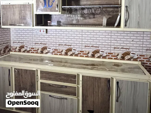 كاونتر بطنه نضيفه كلش بي النايلون بس مضرر السطح تتخله مرمر بداله