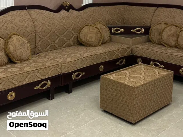كنب كراسي وكورنر بالاضافه لطاوله
