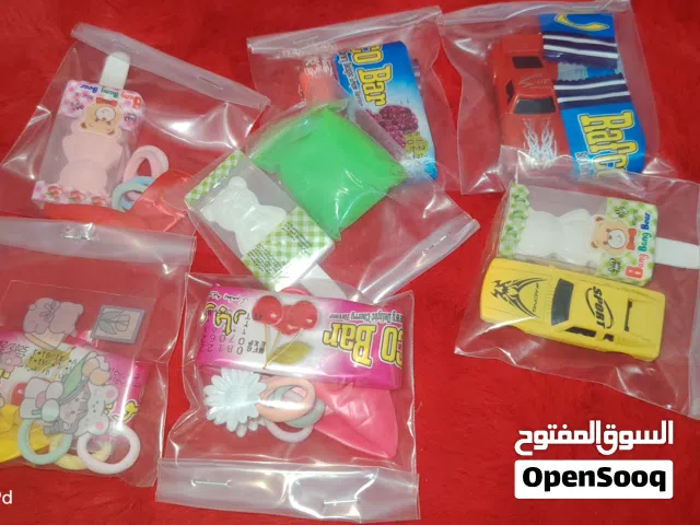 حلويات والعاب أطفال