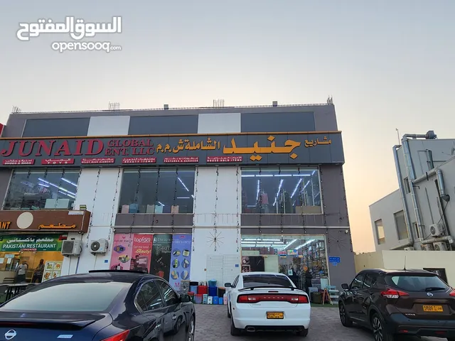 معرض ومحلات موقع مميز بالخط الاول شارع النزهة مسقط مول ونيستو شارع حيوي وفي كل المركات والمحلات