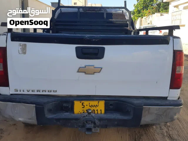 سيارة Chevrolet Silverado بحالة جيدة .. للبيع